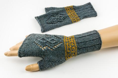 Preview: Miss Gaskell Stulpen - gedrucktes Anleitungsheft