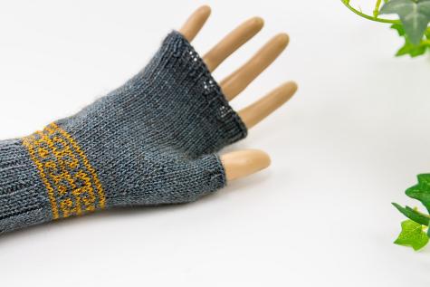 Preview: Miss Gaskell Stulpen - gedrucktes Anleitungsheft