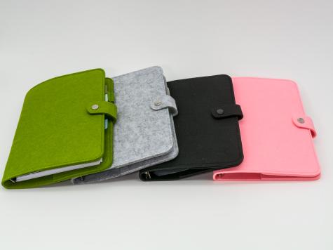 Preview: Stricktagebuch - Projektplaner - Ringbuchordner aus Filz mit Stricktagebuch